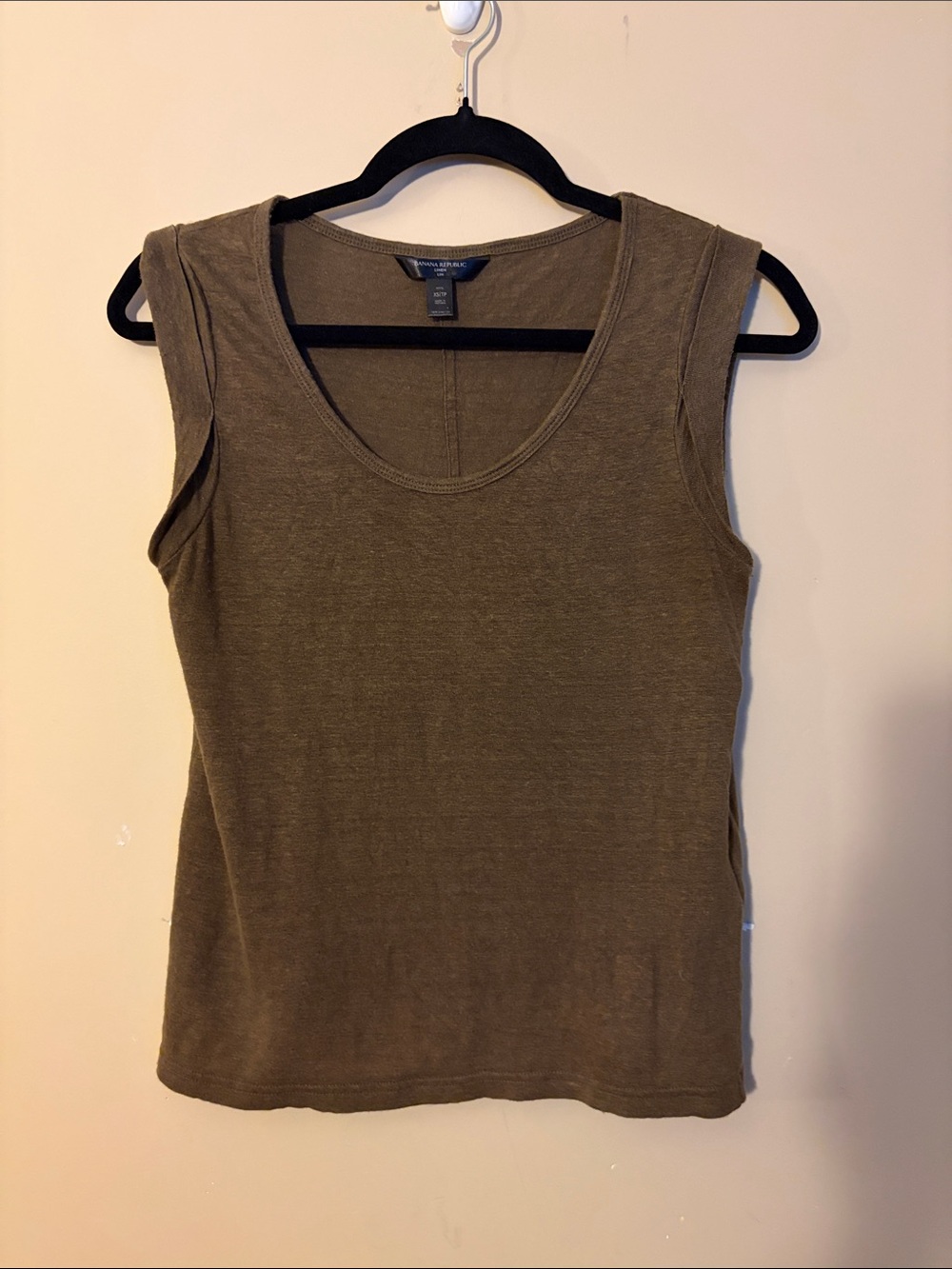 Banana Republic- Linen Olive Scoop Neck Sleeveless Tank xs